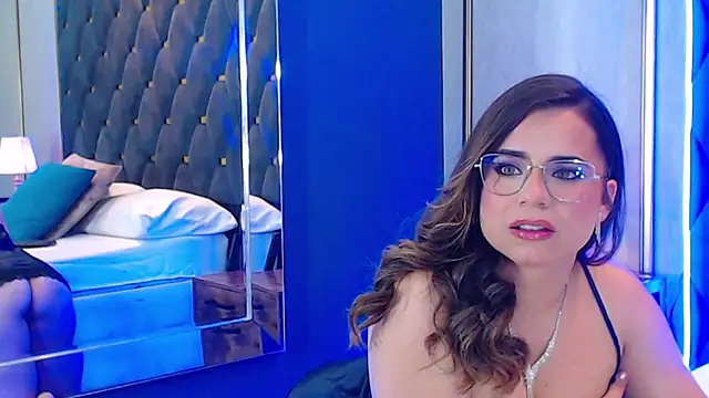 ThaniaJones online show from 11.21.25