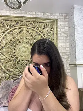 ThaniaJones online show from 03.12.26