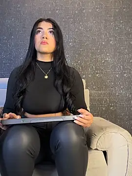 Snapshot of PaulinaDuarte chatting on 03.18.26 PaulinaDuarte online show from 03.18.26