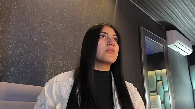 Snapshot of PaulinaDuarte chatting on 03.25.26 PaulinaDuarte online show from 03.25.26