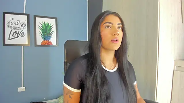 Snapshot of PaulinaDuarte chatting on 04.20.26 PaulinaDuarte online show from 04.20.26