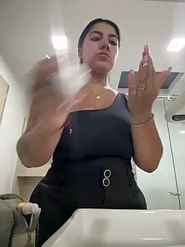 Snapshot of PaulinaDuarte chatting on 05.01.26 PaulinaDuarte online show from 05.01.26