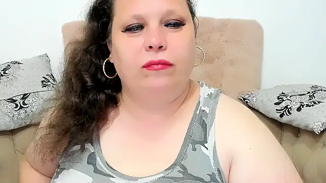 Snapshot of KarolineJoyy chatting on 06.04.26 KarolineJoyy online show from 06.04.26
