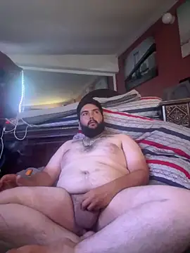 Snapshot of bigdickgio6923 chatting on 05.27.26 bigdickgio6923 online show from 05.27.26
