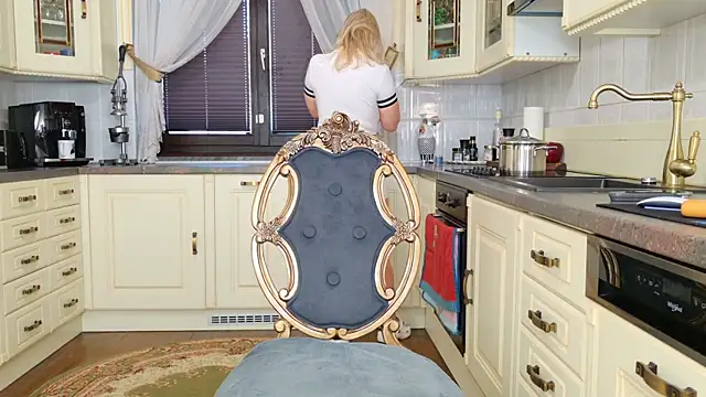 Snapshot of TUNDEROSE1 chatting on 04.11.26 TUNDEROSE1 online show from 04.11.26