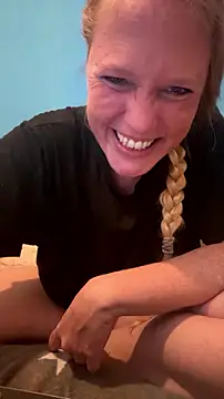 Snapshot of MoniqueLaFee chatting on 07.20.26 MoniqueLaFee online show from 07.20.26