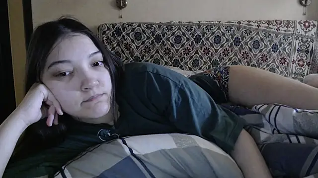 Snapshot of AlisaDevis chatting on 12.31.24 AlisaDevis online show from 12.31.24