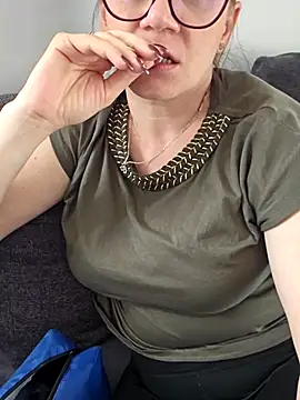 Snapshot of KristenVega chatting on 04.19.26 KristenVega online show from 04.19.26