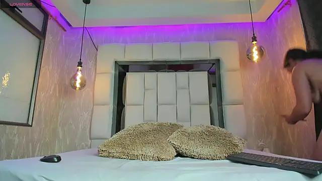 summer lee  online show from 03.01.25