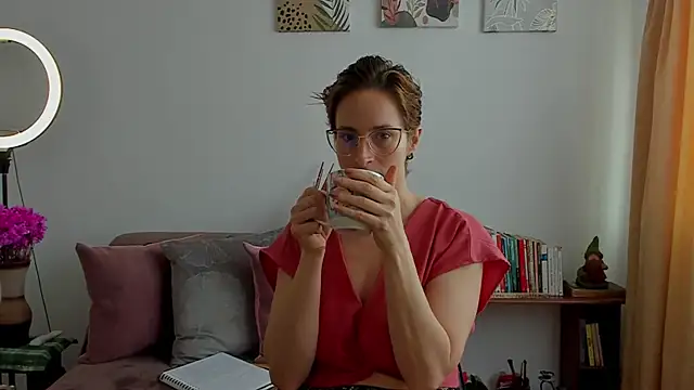 cuddlingbunny online show from 01.19.25