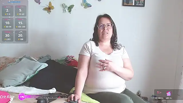 Snapshot of honeyhot_paty chatting on 02.07.25 honeyhot paty online show from 02.07.25