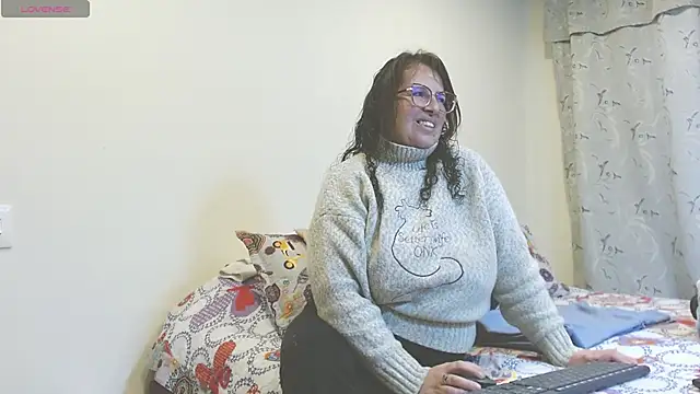 Snapshot of honeyhot_paty chatting on 02.27.25 honeyhot paty online show from 02.27.25