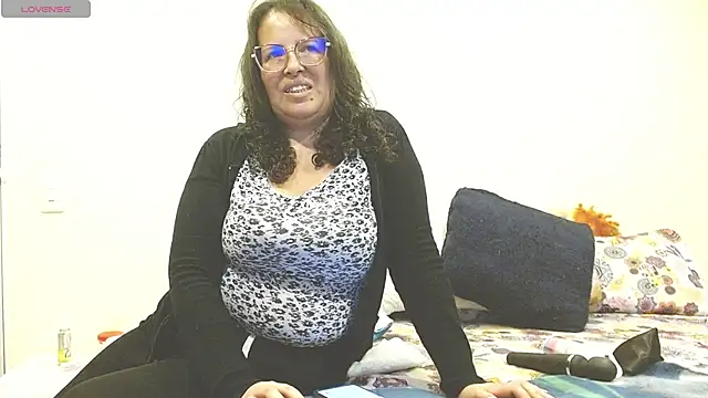 Snapshot of honeyhot_paty chatting on 03.15.25 honeyhot paty online show from 03.15.25