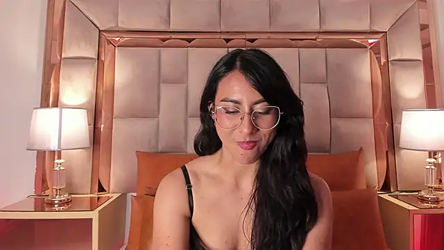 DaraBeckett online show from 12.26.24