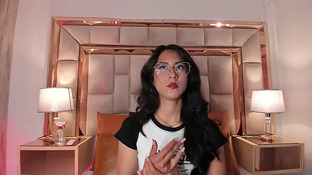 DaraBeckett online show from 01.18.25