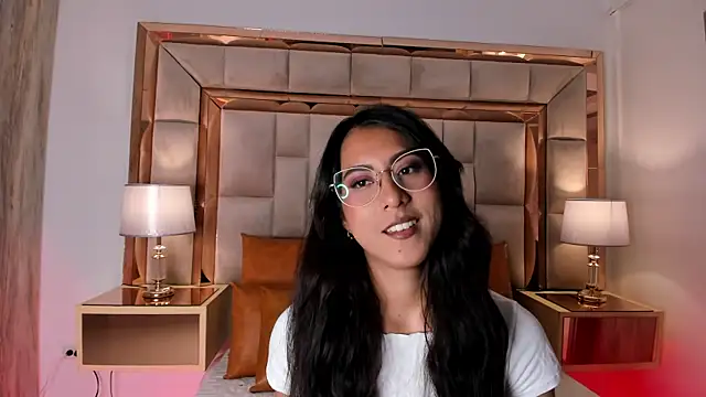 DaraBeckett online show from 02.18.25