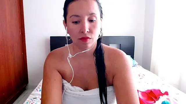 Snapshot of emely_sexx20 chatting on 02.12.25 emely sexx20 online show from 02.12.25