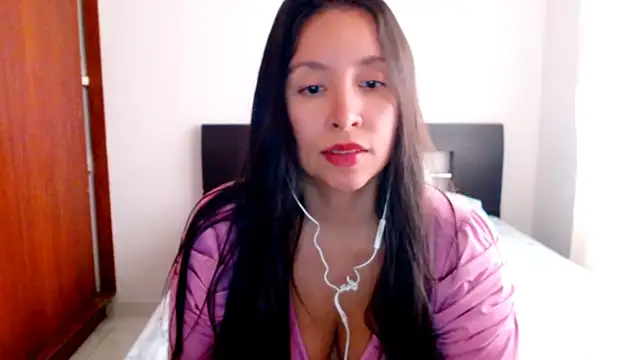 Snapshot of emely_sexx20 chatting on 02.22.25 emely sexx20 online show from 02.22.25