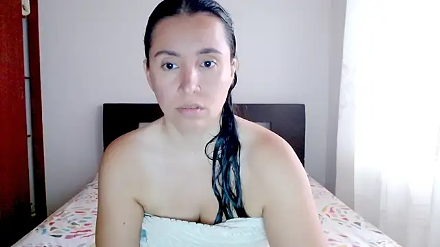 Snapshot of emely_sexx20 chatting on 10.11.25 emely sexx20 online show from 10.11.25