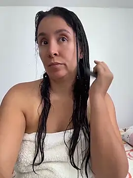 Snapshot of emely_sexx20 chatting on 06.16.26 emely sexx20 online show from 06.16.26