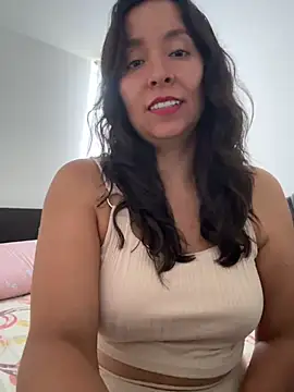 Snapshot of emely_sexx20 chatting on 06.30.26 emely sexx20 online show from 06.30.26