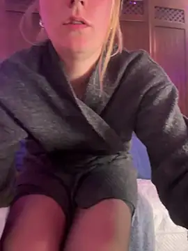 Snapshot of selenaluvv chatting on 03.25.26 selenaluvv online show from 03.25.26