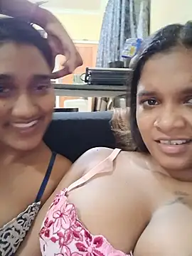 Snapshot of Indianqueen03 chatting on 06.25.26 Indianqueen03 online show from 06.25.26