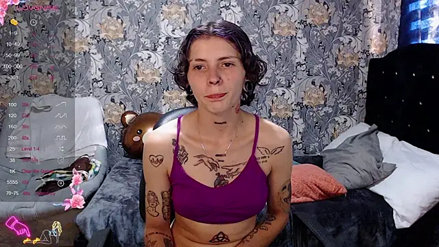 Snapshot of pretty_cristal69 chatting on 05.04.26 pretty cristal69 online show from 05.04.26