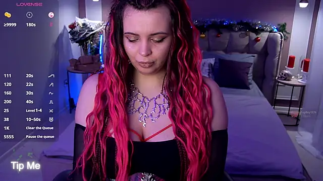 Miss Maya Mils online show from 12.22.25