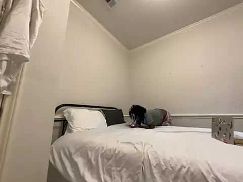 Snapshot of magicalc00ch chatting on 04.08.26 magicalc00ch online show from 04.08.26