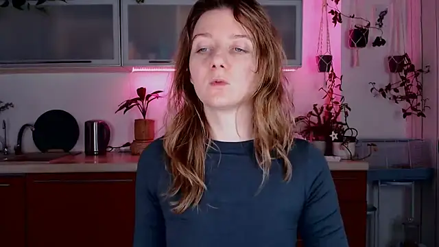 Snapshot of Elly_Helly chatting on 12.13.24 Elly Helly online show from 12.13.24