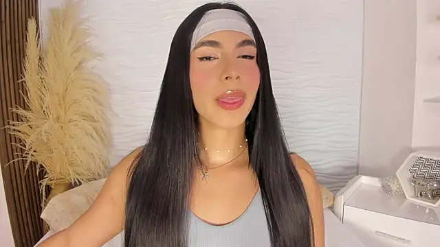 IsabelleFoxx  online show from 12.17.25