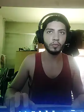 Snapshot of kleineid77 chatting on 09.19.25 kleineid77 online show from 09.19.25