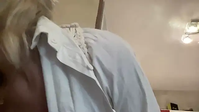 Snapshot of casalinga88 chatting on 10.10.25 casalinga88 online show from 10.10.25