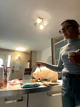 Snapshot of casalinga88 chatting on 10.13.25 casalinga88 online show from 10.13.25