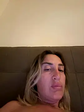 Snapshot of casalinga88 chatting on 10.24.25 casalinga88 online show from 10.24.25