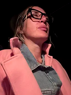 Snapshot of casalinga88 chatting on 10.25.25 casalinga88 online show from 10.25.25