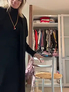 Snapshot of casalinga88 chatting on 10.28.25 casalinga88 online show from 10.28.25