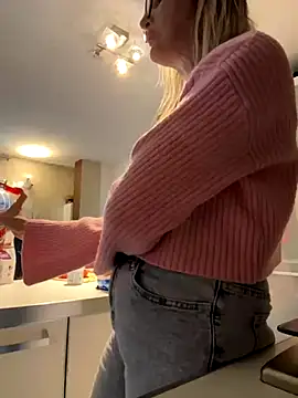 Snapshot of casalinga88 chatting on 11.12.25 casalinga88 online show from 11.12.25