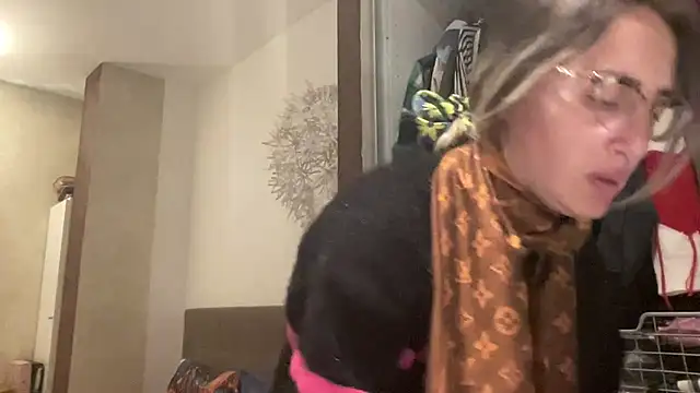 Snapshot of casalinga88 chatting on 12.15.25 casalinga88 online show from 12.15.25