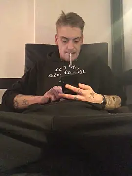 Snapshot of Simboxxx040 chatting on 12.19.24 Simboxxx040 online show from 12.19.24