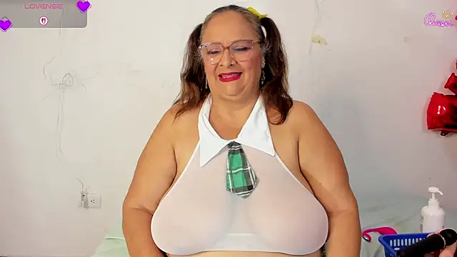 Snapshot of BBW_salome chatting on 04.21.26 BBW salome online show from 04.21.26