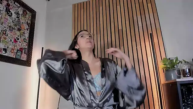 honeyhot69   online show from 10.06.25