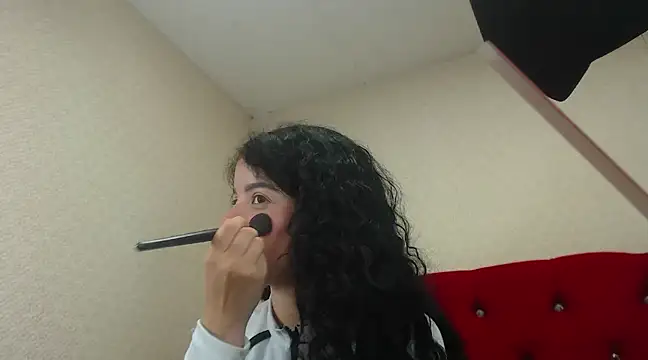 EmmaCowperr online show from 02.05.25