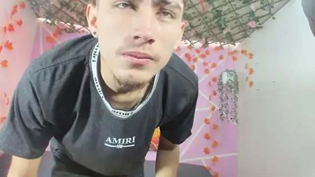 oliverhot2005 online show from 10.29.25