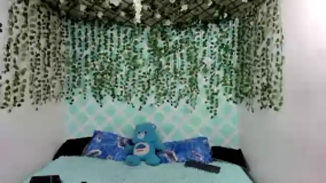 oliverhot2005 online show from 12.02.25