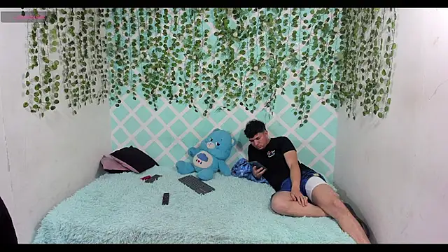 oliverhot2005 online show from 12.05.25