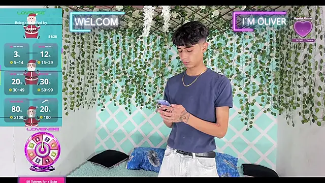 oliverhot2005 online show from 12.17.25