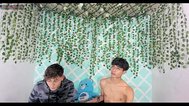 oliverhot2005 online show from 01.13.26