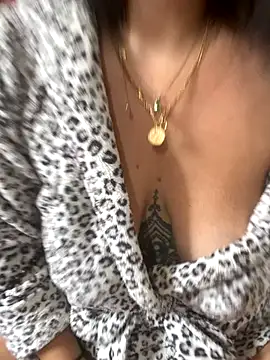 Luccreccia  online show from 10.18.25